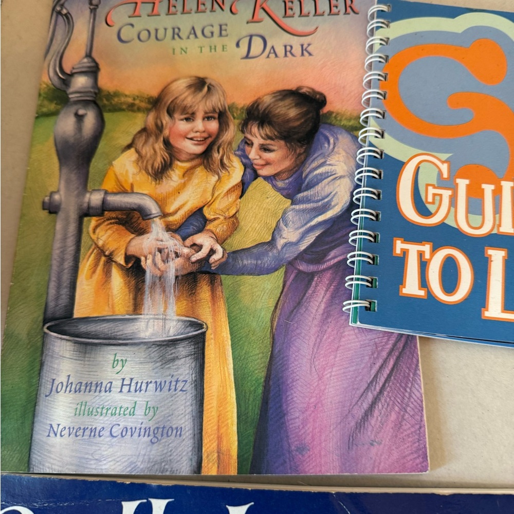 Assorted books - Picture 3 of 7
